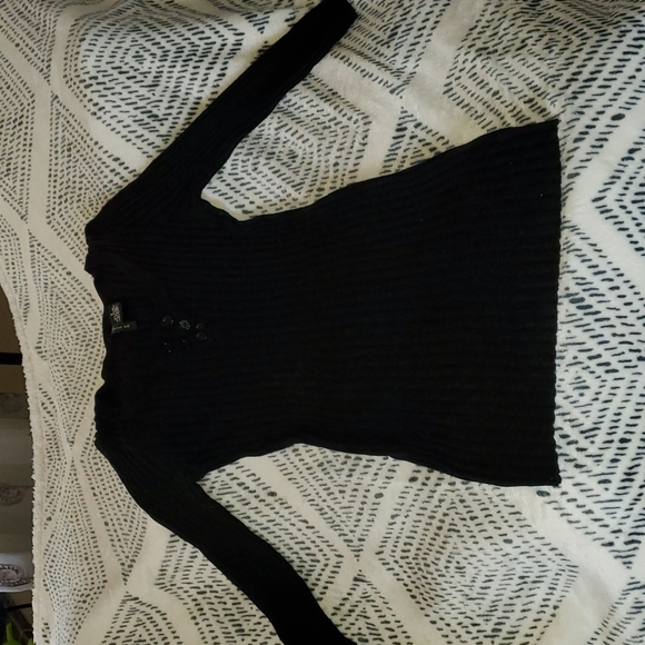 Black top - Picture 3 of 7